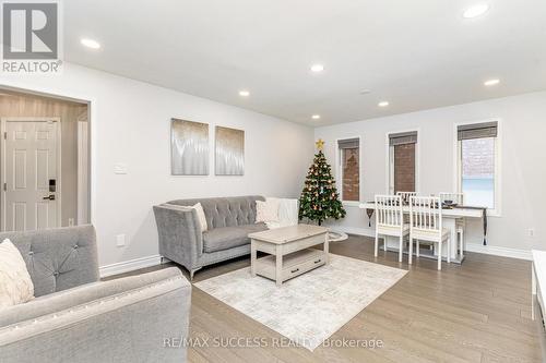 5383 Red Brush Drive, Mississauga, ON - Indoor Photo Showing Living Room