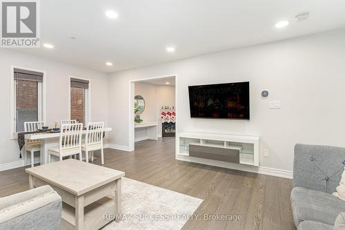 5383 Red Brush Drive, Mississauga, ON - Indoor Photo Showing Living Room