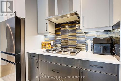 1895 Fountain Grass Drive, London South (South B), ON - Indoor Photo Showing Kitchen With Upgraded Kitchen