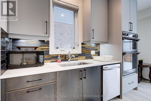 1895 Fountain Grass Drive, London South (South B), ON - Indoor Photo Showing Kitchen
