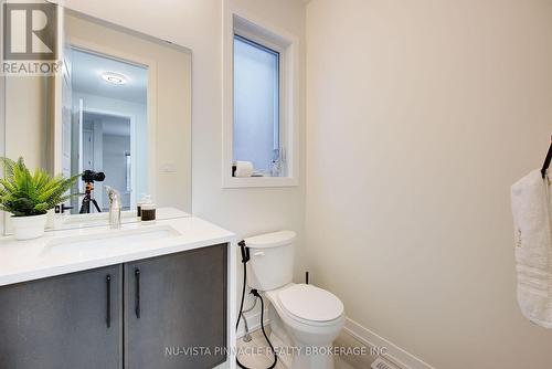 1895 Fountain Grass Drive, London South (South B), ON - Indoor Photo Showing Bathroom