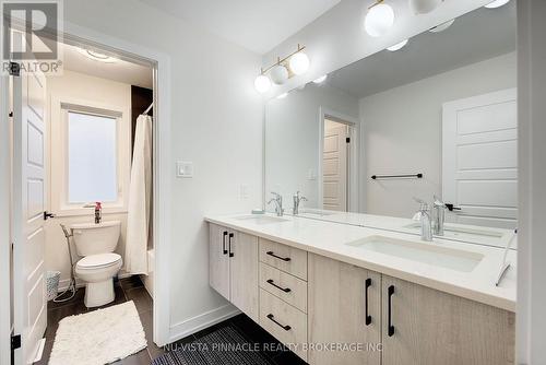 1895 Fountain Grass Drive, London South (South B), ON - Indoor Photo Showing Bathroom