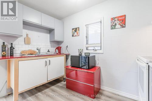 26 Garnet Street, St. Catharines (Facer), ON - Indoor Photo Showing Kitchen With Double Sink