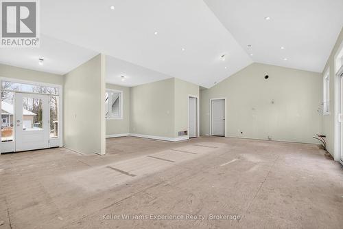 62 Rue Vanier, Tiny, ON - Indoor Photo Showing Other Room