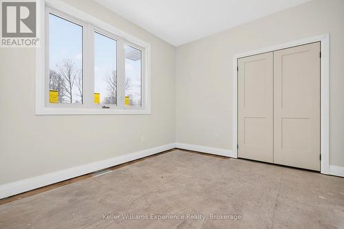 62 Rue Vanier, Tiny, ON - Indoor Photo Showing Other Room