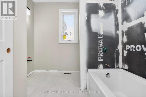 62 Rue Vanier, Tiny, ON - Indoor Photo Showing Bathroom