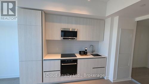 2414 - 120 Broadway Avenue E, Toronto, ON - Indoor Photo Showing Kitchen