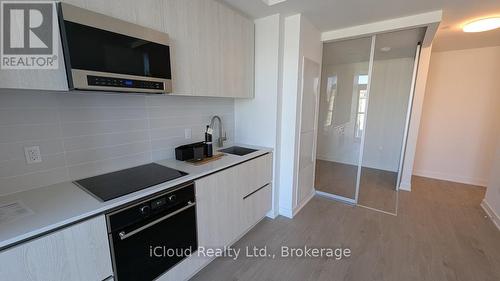 2414 - 120 Broadway Avenue E, Toronto, ON - Indoor Photo Showing Kitchen