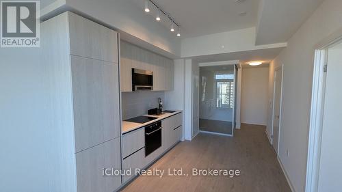 2414 - 120 Broadway Avenue E, Toronto, ON - Indoor Photo Showing Kitchen
