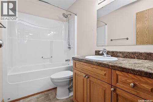 1 120 Athabasca Street W, Moose Jaw, SK - Indoor Photo Showing Bathroom