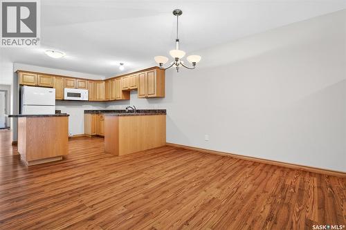 1 120 Athabasca Street W, Moose Jaw, SK - Indoor Photo Showing Kitchen