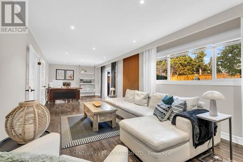 3477 Bridgewood Drive, Mississauga, ON - Indoor Photo Showing Living Room