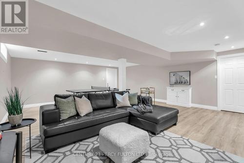3477 Bridgewood Drive, Mississauga, ON - Indoor Photo Showing Living Room