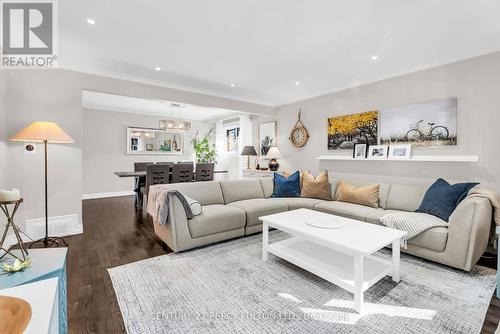3477 Bridgewood Drive, Mississauga, ON - Indoor Photo Showing Living Room