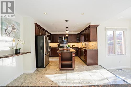 3068 Prentiss Road, Mississauga, ON - Indoor Photo Showing Kitchen With Upgraded Kitchen