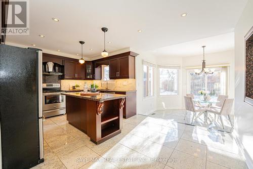 3068 Prentiss Road, Mississauga, ON - Indoor Photo Showing Kitchen With Upgraded Kitchen