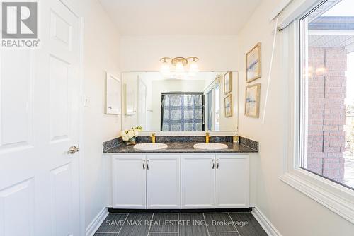 3068 Prentiss Road, Mississauga, ON - Indoor Photo Showing Bathroom