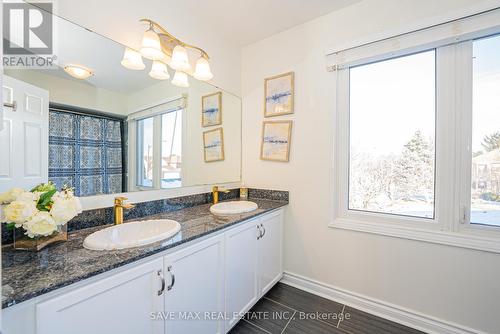 3068 Prentiss Road, Mississauga, ON - Indoor Photo Showing Bathroom
