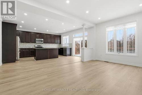 71 Skyvalley Drive, Brampton, ON - Indoor Photo Showing Kitchen With Upgraded Kitchen
