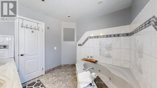 67 Sherin Court, Caledon, ON - Indoor Photo Showing Bathroom