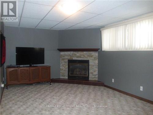 18 Ross Street, Norfolk, ON - Indoor Photo Showing Living Room With Fireplace