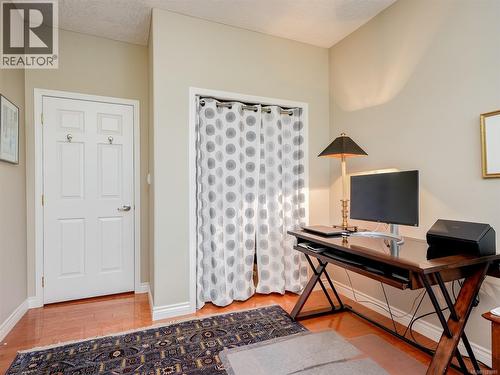 25 1286 Tolmie Ave, Saanich, BC - Indoor Photo Showing Office