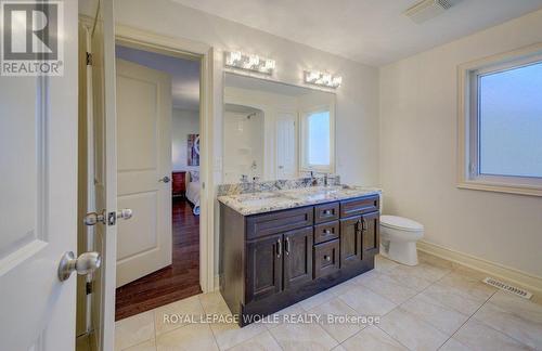 6379 Christopher Crescent, Niagara Falls, ON - Indoor Photo Showing Bathroom