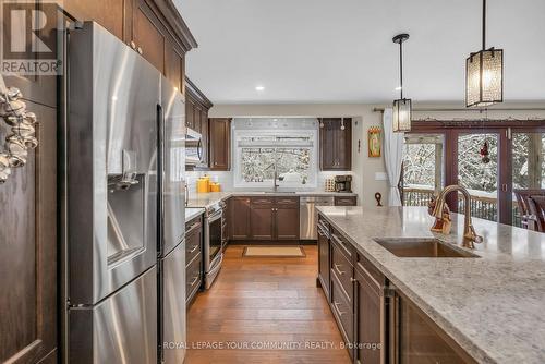 11 Summit Crescent, East Gwillimbury, ON - Indoor Photo Showing Kitchen With Upgraded Kitchen