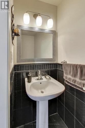 26 Jinnah Court, Toronto, ON - Indoor Photo Showing Bathroom