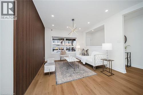 38 Glendale Avenue N, Hamilton, ON - Indoor Photo Showing Living Room