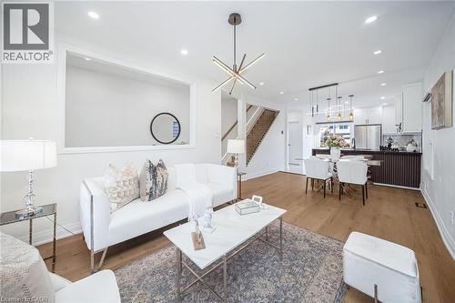 38 Glendale Avenue N, Hamilton, ON - Indoor Photo Showing Living Room