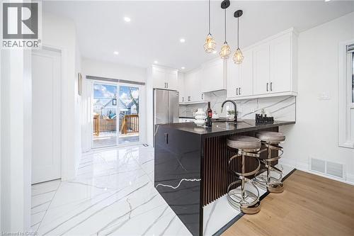38 Glendale Avenue N, Hamilton, ON - Indoor Photo Showing Kitchen With Upgraded Kitchen
