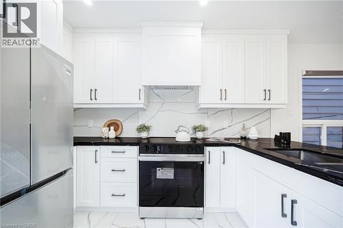 38 Glendale Avenue N, Hamilton, ON - Indoor Photo Showing Kitchen With Upgraded Kitchen