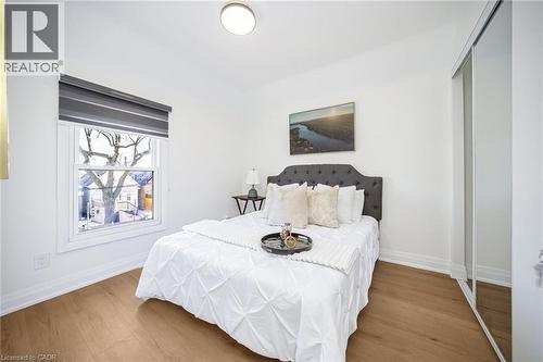 38 Glendale Avenue N, Hamilton, ON - Indoor Photo Showing Bedroom