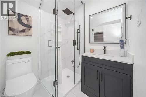 38 Glendale Avenue N, Hamilton, ON - Indoor Photo Showing Bathroom