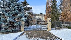 9 FIFESHIRE ROAD  Toronto, ON M2L 2G4