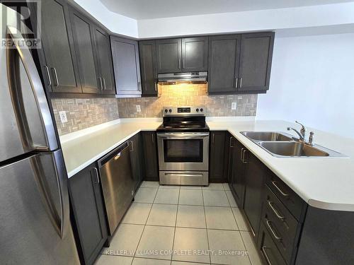 518 Buckeye Court, Milton, ON - Indoor Photo Showing Kitchen With Double Sink With Upgraded Kitchen