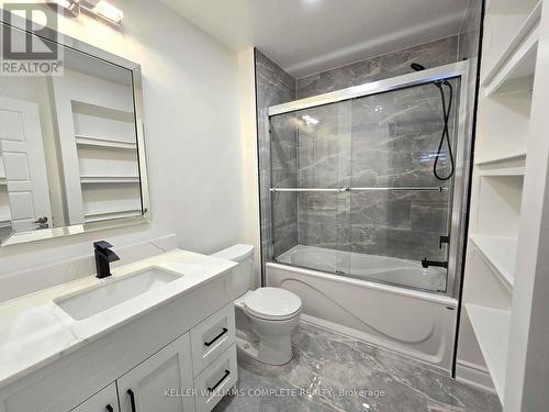 main bath with deep tub - 518 Buckeye Court, Milton, ON - Indoor Photo Showing Bathroom