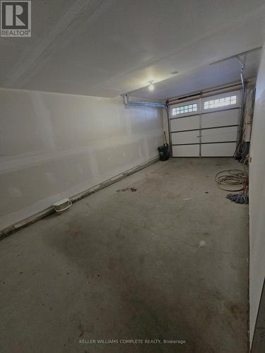 fits 1 vehicle - 518 Buckeye Court, Milton, ON - Indoor Photo Showing Garage