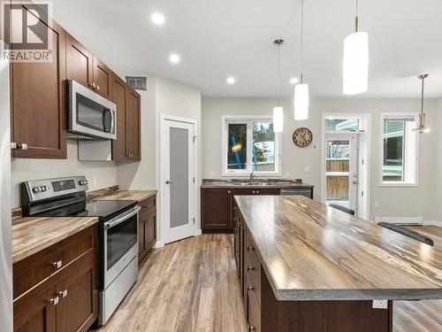 2 Mackenzie Court, Whitehorse, YT - Indoor Photo Showing Kitchen With Upgraded Kitchen