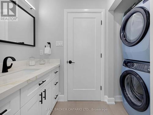 3406 Putter Place, Burlington, ON - Indoor Photo Showing Laundry Room