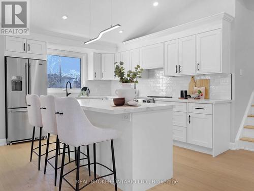 3406 Putter Place, Burlington, ON - Indoor Photo Showing Kitchen With Upgraded Kitchen