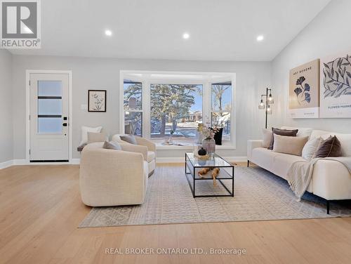 3406 Putter Place, Burlington, ON - Indoor Photo Showing Living Room