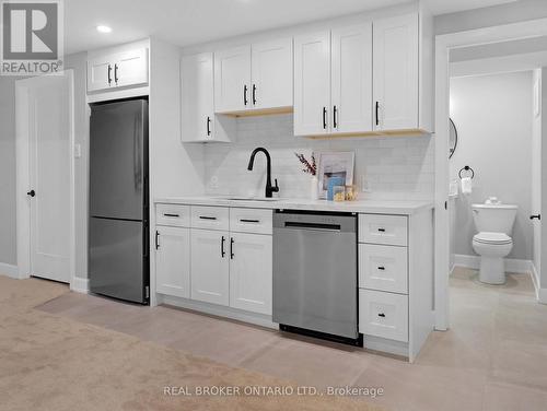 3406 Putter Place, Burlington, ON - Indoor Photo Showing Kitchen