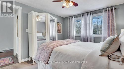 35 Pearce Avenue, St. Catharines, ON - Indoor Photo Showing Bedroom