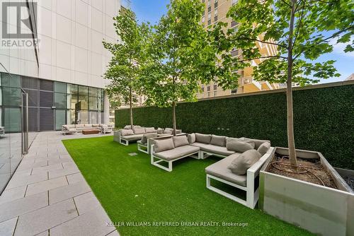 1604 - 185 Roehampton Avenue, Toronto, ON - Outdoor