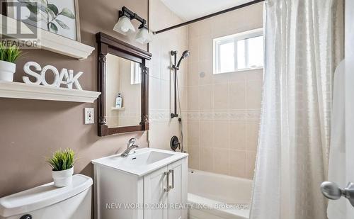 920 Greenwood Crescent, Whitby, ON - Indoor Photo Showing Bathroom