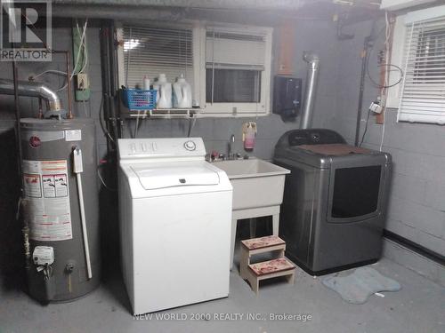 920 Greenwood Crescent, Whitby, ON - Indoor Photo Showing Laundry Room