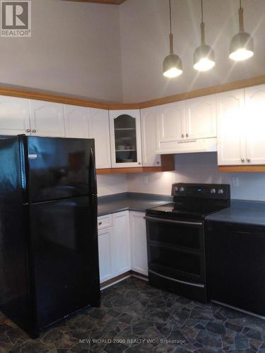 920 Greenwood Crescent, Whitby, ON - Indoor Photo Showing Kitchen