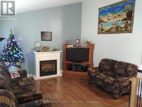 920 Greenwood Crescent, Whitby, ON - Indoor Photo Showing Living Room With Fireplace